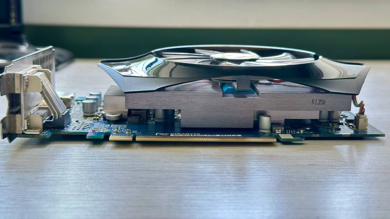 Відеокарта GIGABYTE Radeon R7