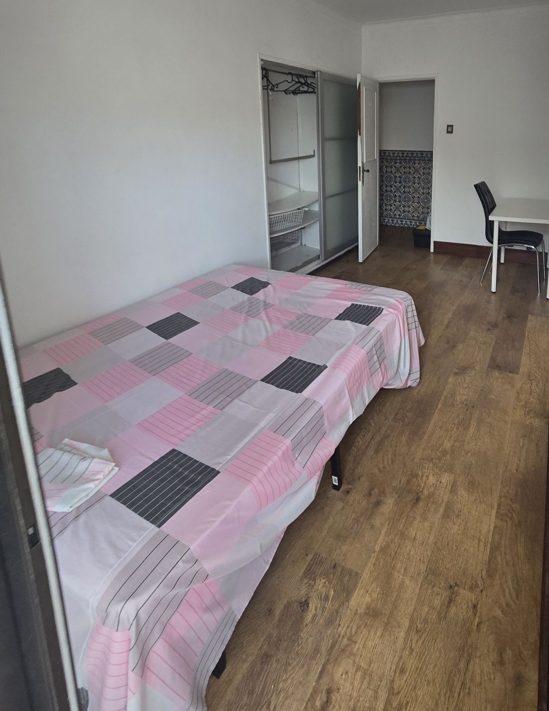 Quarto casal ou solteiro ao pé dos barcos com DESPESAS INCLUIDAS.