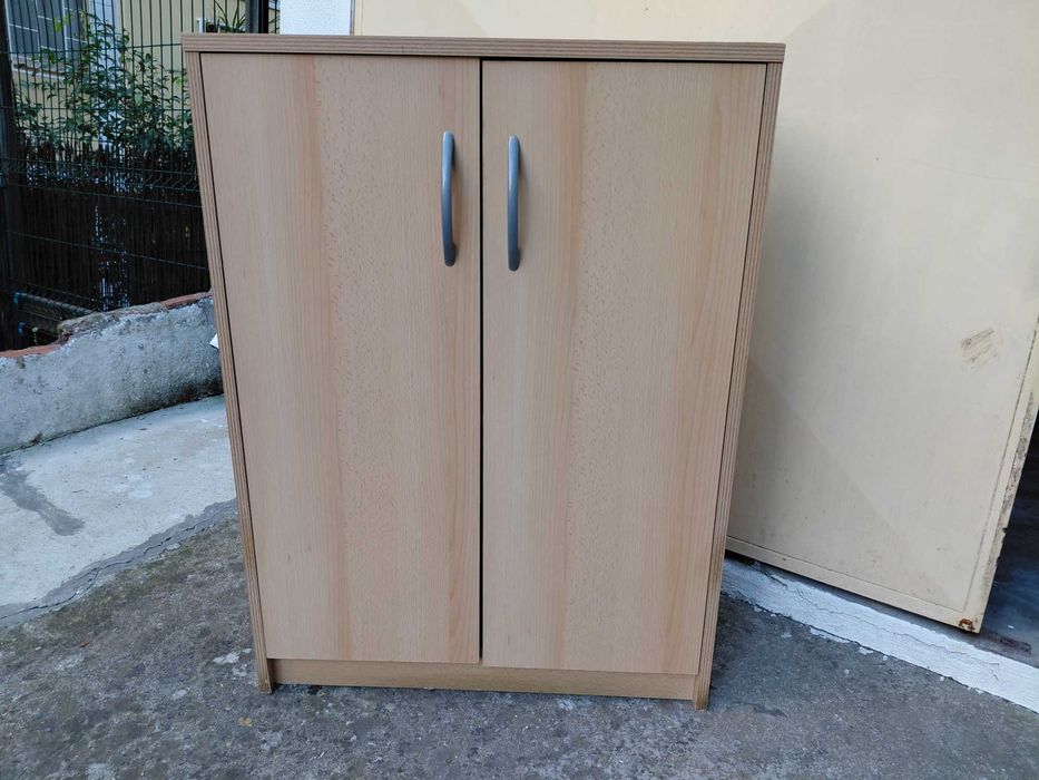 Móvel com 3 Prateleiras e Portas