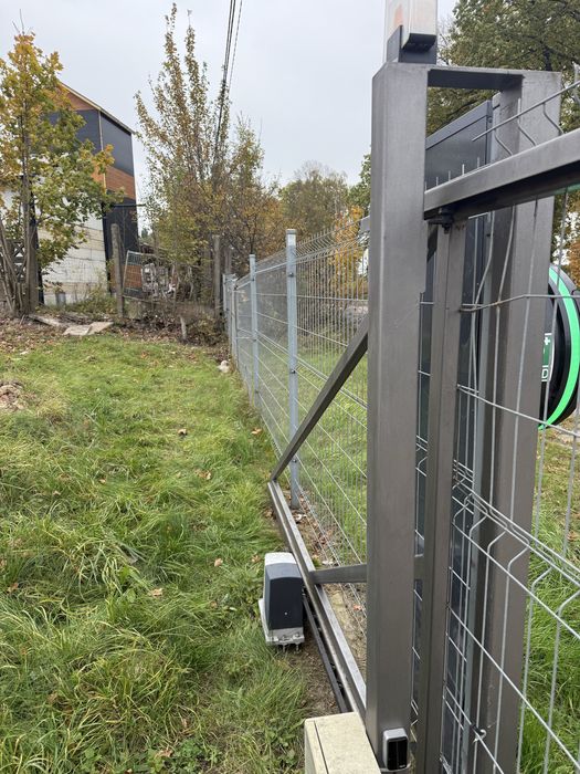 Brama przesuwna z automatyka.