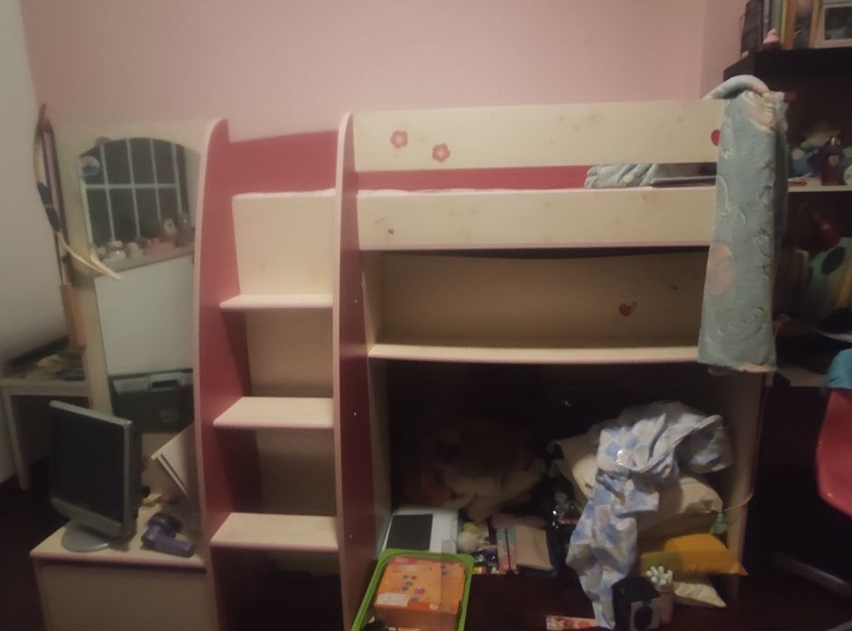 Cama de criança/ infantil. Preço negociável, sem colchão