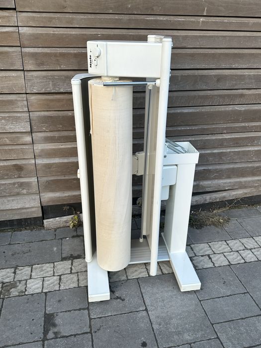 Гладильний каток Miele b890
