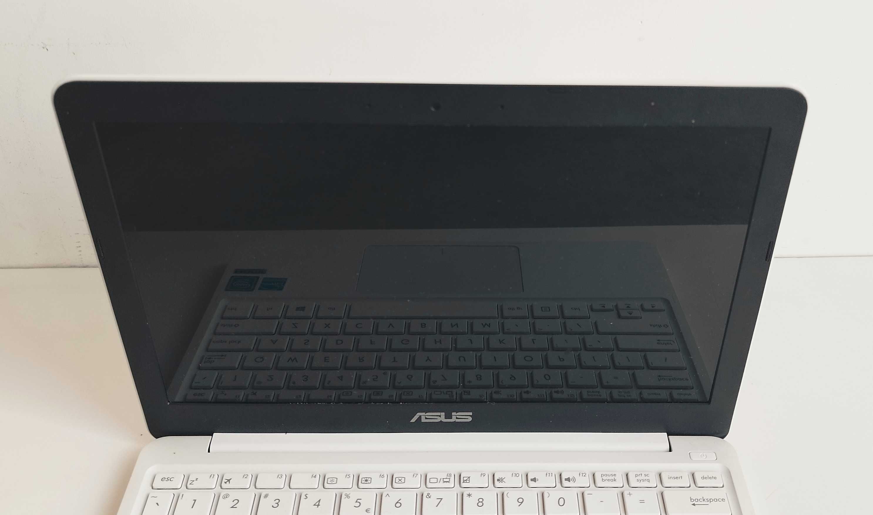 Laptop Asus VIVOBOOK E200HA| 11,6"| Intel Atom X5-Z8300, 2 GB, 32 GB