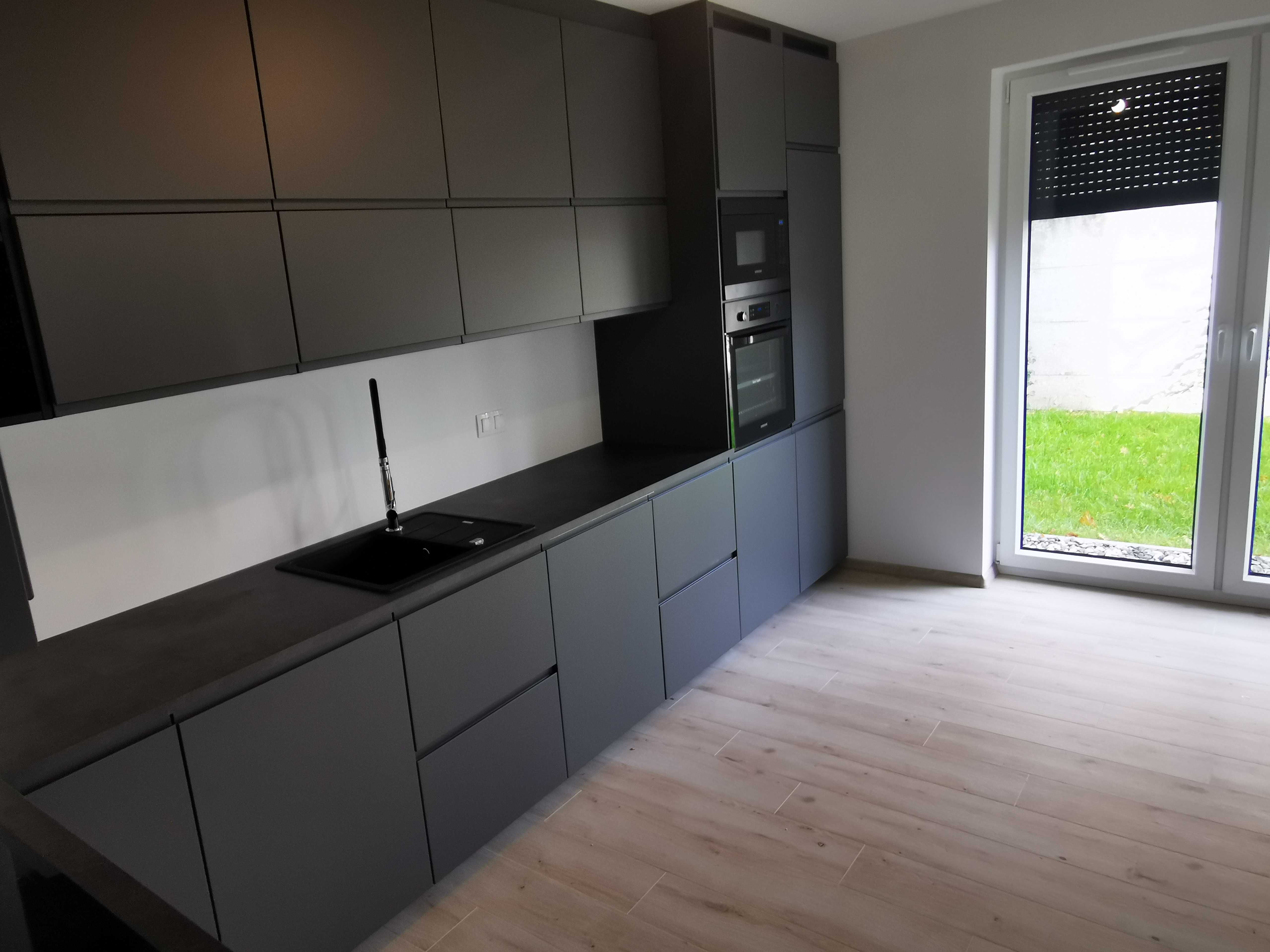 Apartamentowiec 45,5 m2 z ogródkiem 118 m2 na os. Karolinki od czerwca