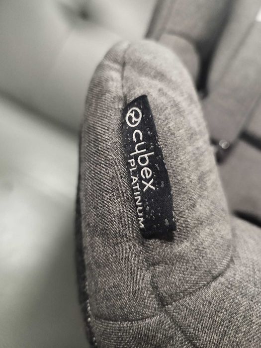 Fotelik samochodowy CYBEX Base Z z BAZĄ