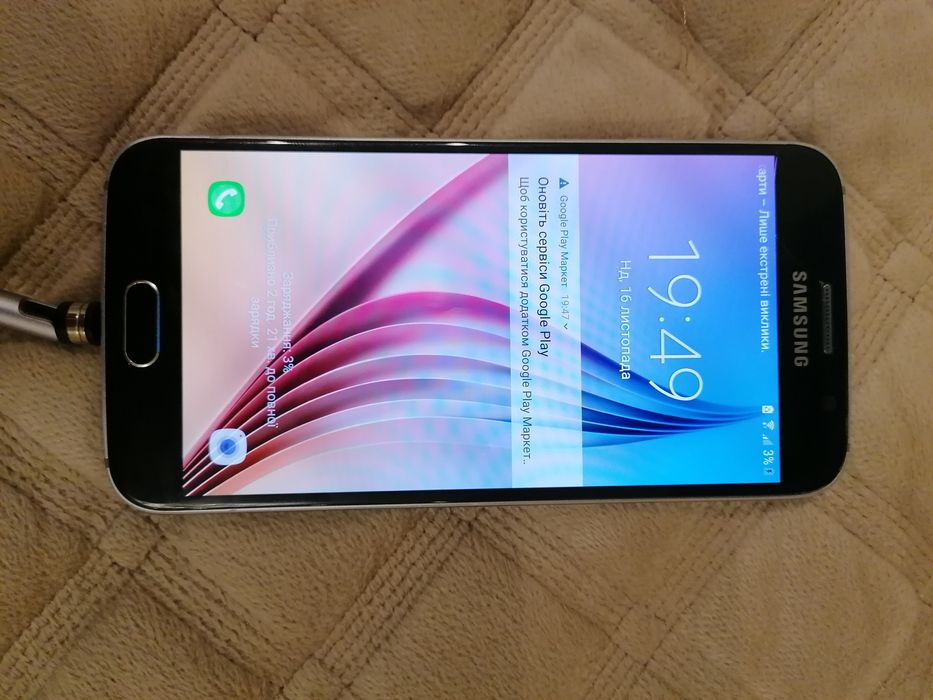 Смартфон Samsung Galaxy S6.