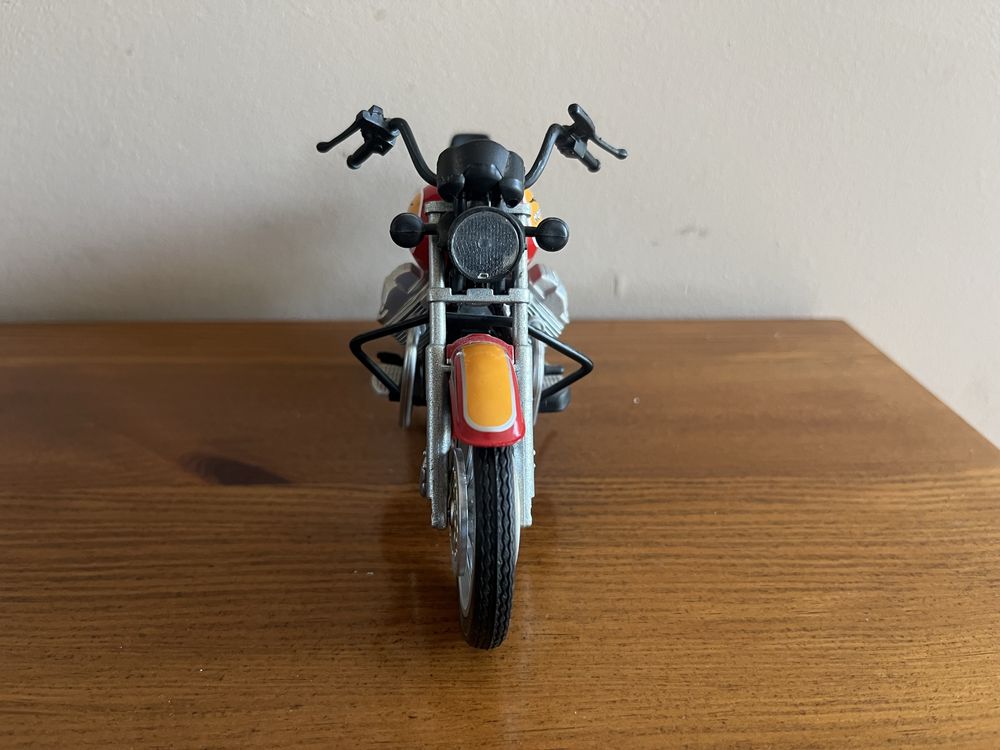 Sprzedam motor Moto Guzki California EV 1:12 New-Ray