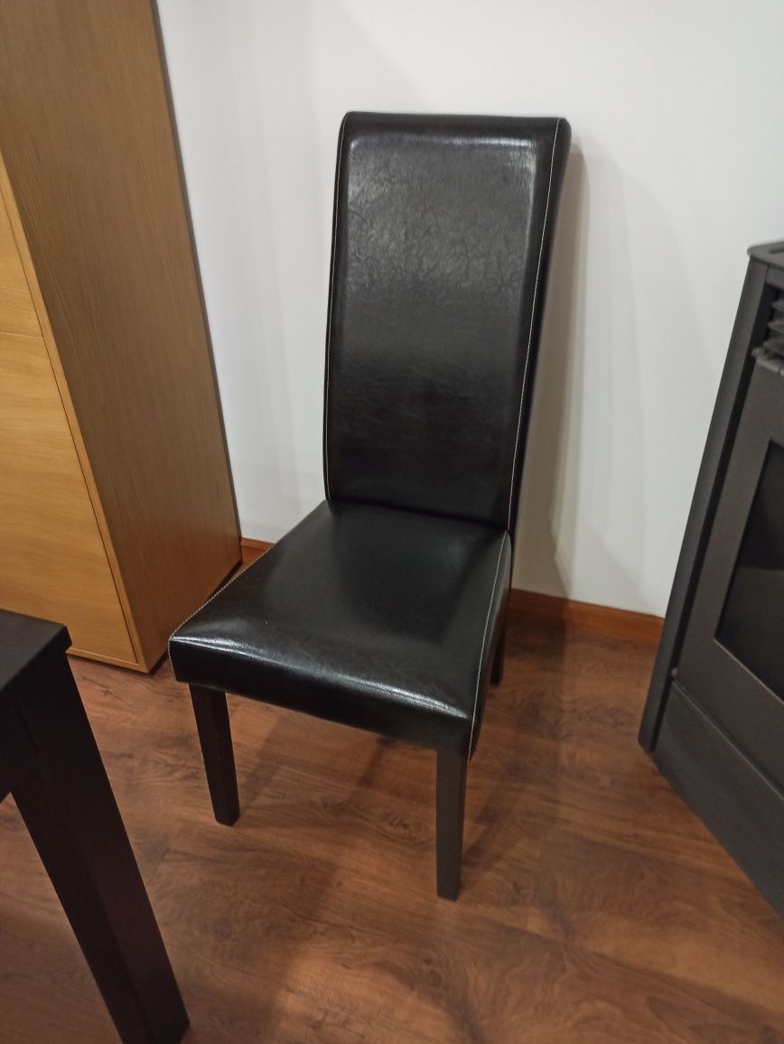 Mesa sala madeira 2,60m + cadeiras pele