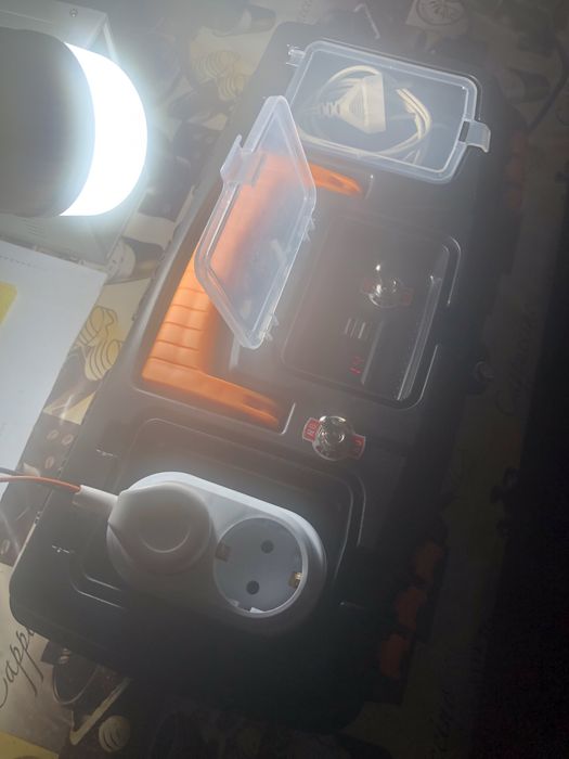 Зарядна станція, безперебійник