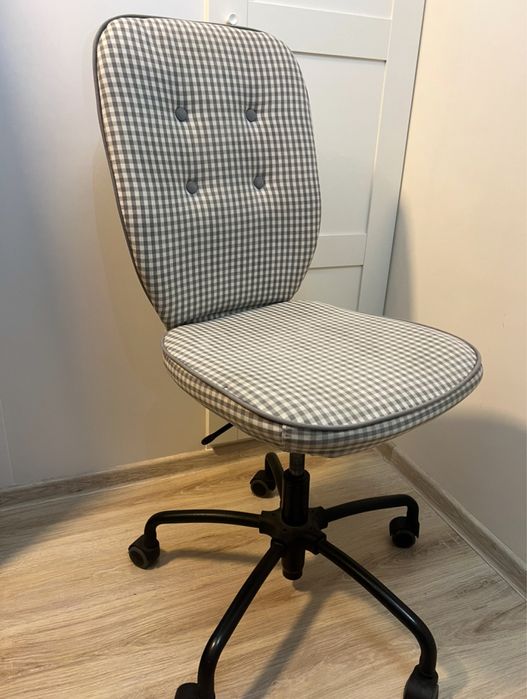 Krzeslo do biurka obrotowe na kółkach Ikea