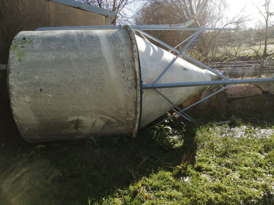 Silo usado em bom estado