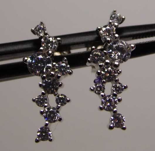 Srebrne kolczyki z cyrkoniami ciekawy wzór sztyfty