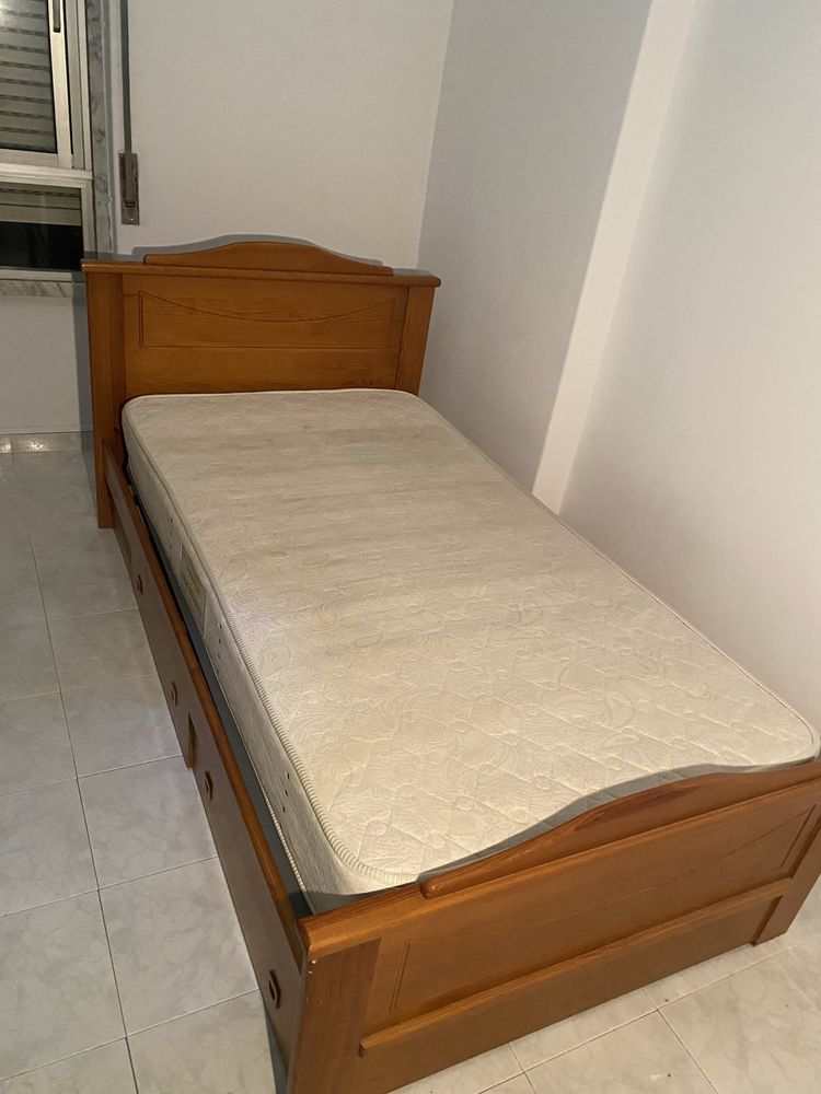 Estrutura de cama + estrado + colchão