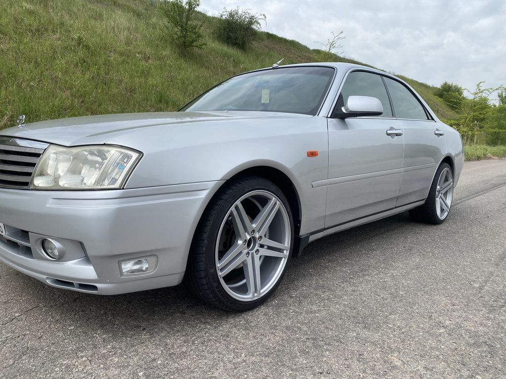 Nissan Gloria 2.5