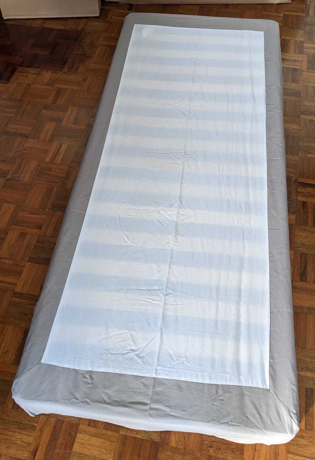 Par de sommiers 90x200 cm do IKEA com capa, em muito bom estado