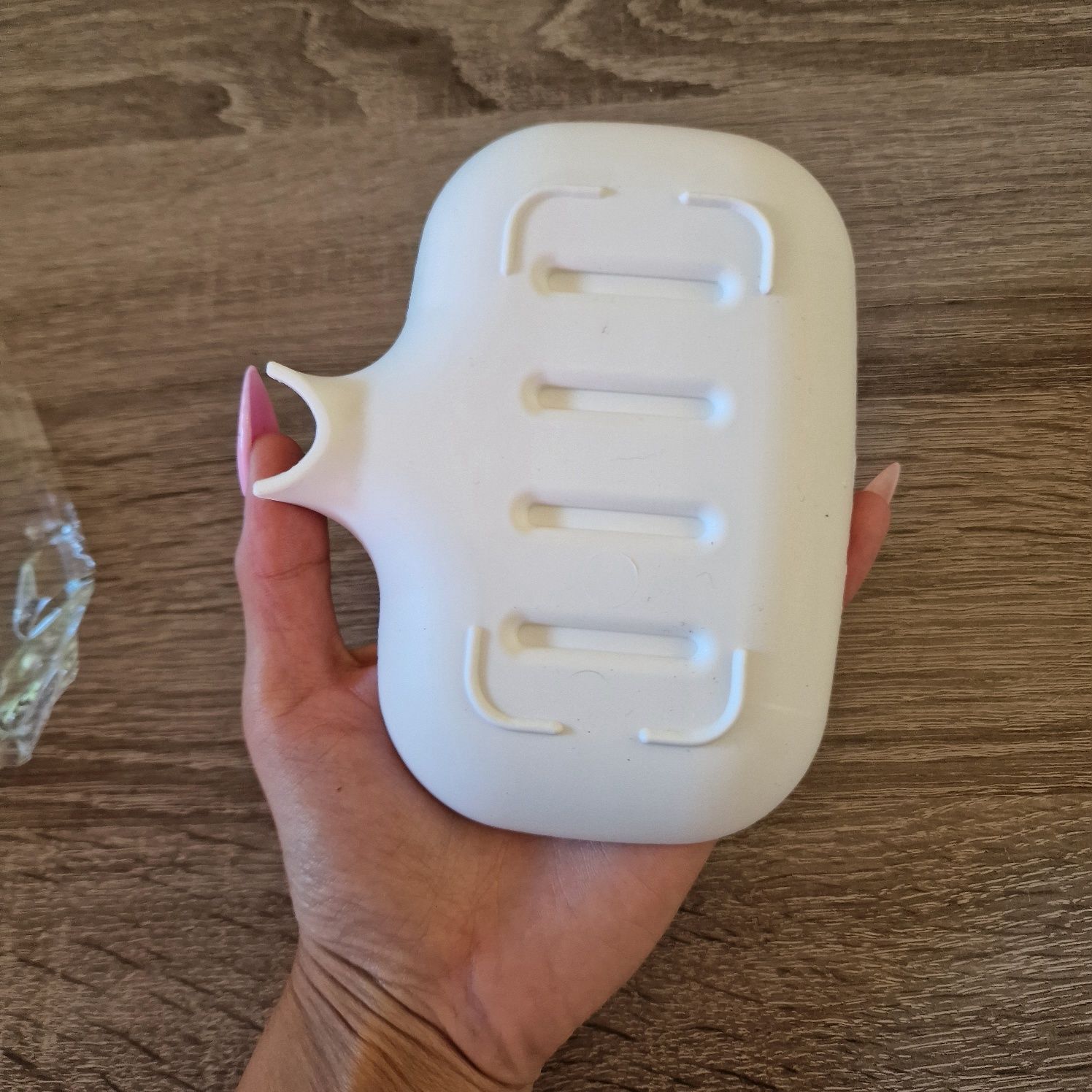 Mydelniczka nowa biała z odprowadzaniem wody plastikowa