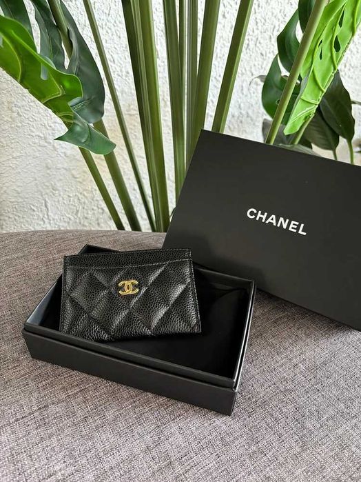 Portonetka Chanel Card Holder – Czarna Skóra ze Złotymi Detalami