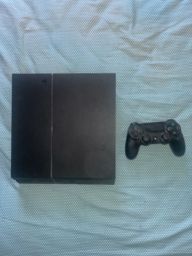 Playstation 4 500GB + comando + cabos