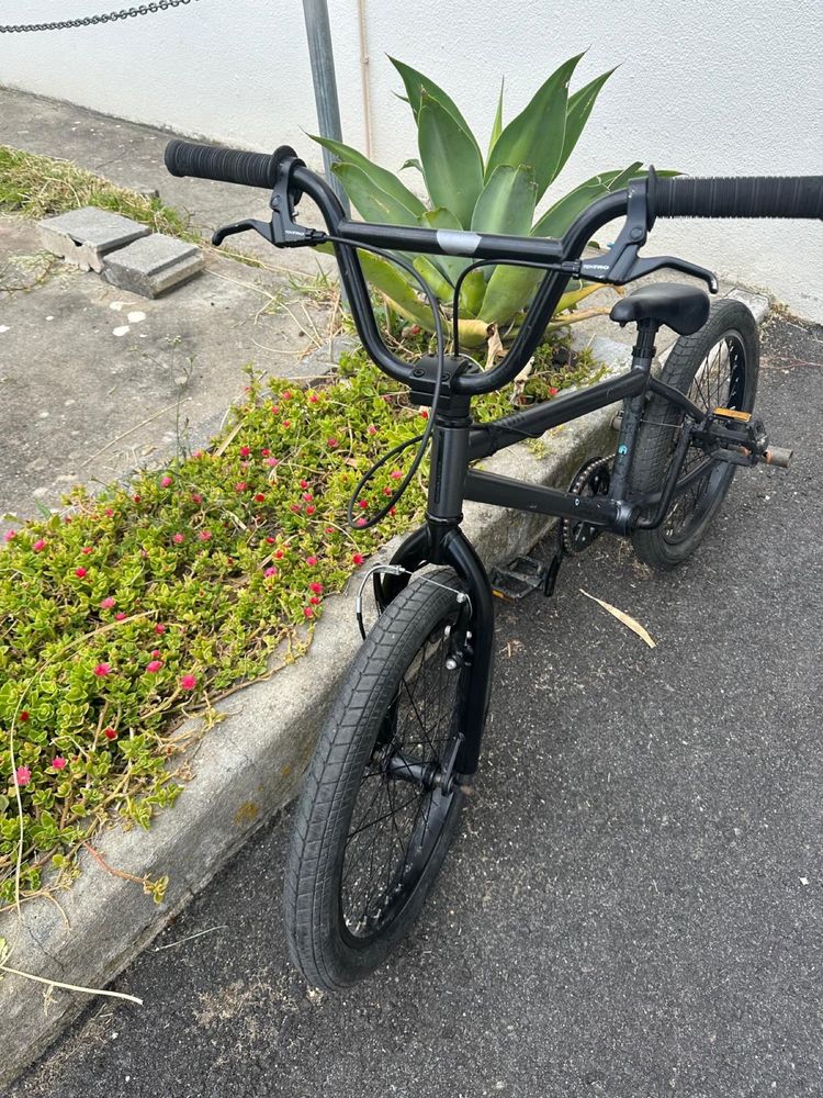 Bicicleta BMX (em bom estado)