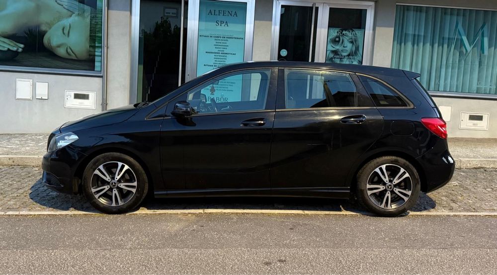 Mercedes B180 110 CV Ano 2013 ( Motor Mercedes )
