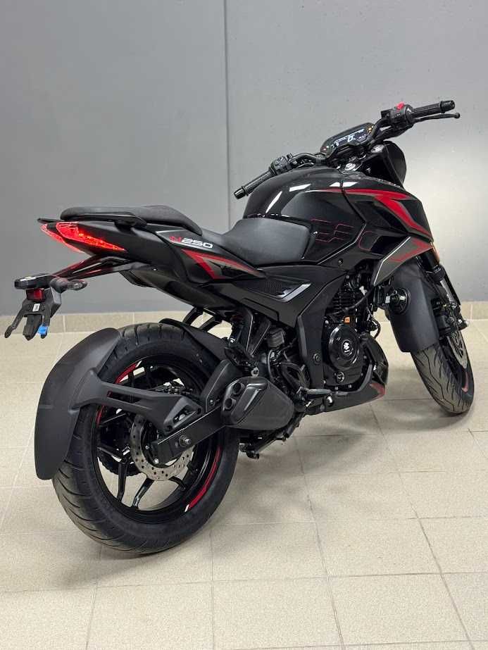 Мотоцикл BAJAJ Pulsar N250 2025
