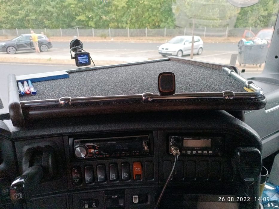 Поличка на торпеду Scania R