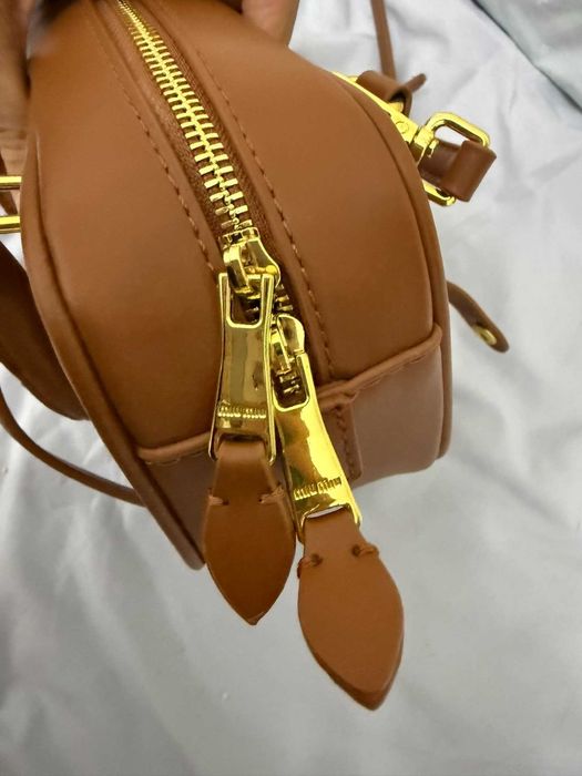 MiuMiu Brązowy Koszulek - Z Łagodnymi Krawędziami Delikatnymi Detalami