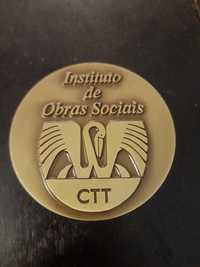 Medalha comemorativa dos 50 anos do Instituto de Obras Sociais CTT
