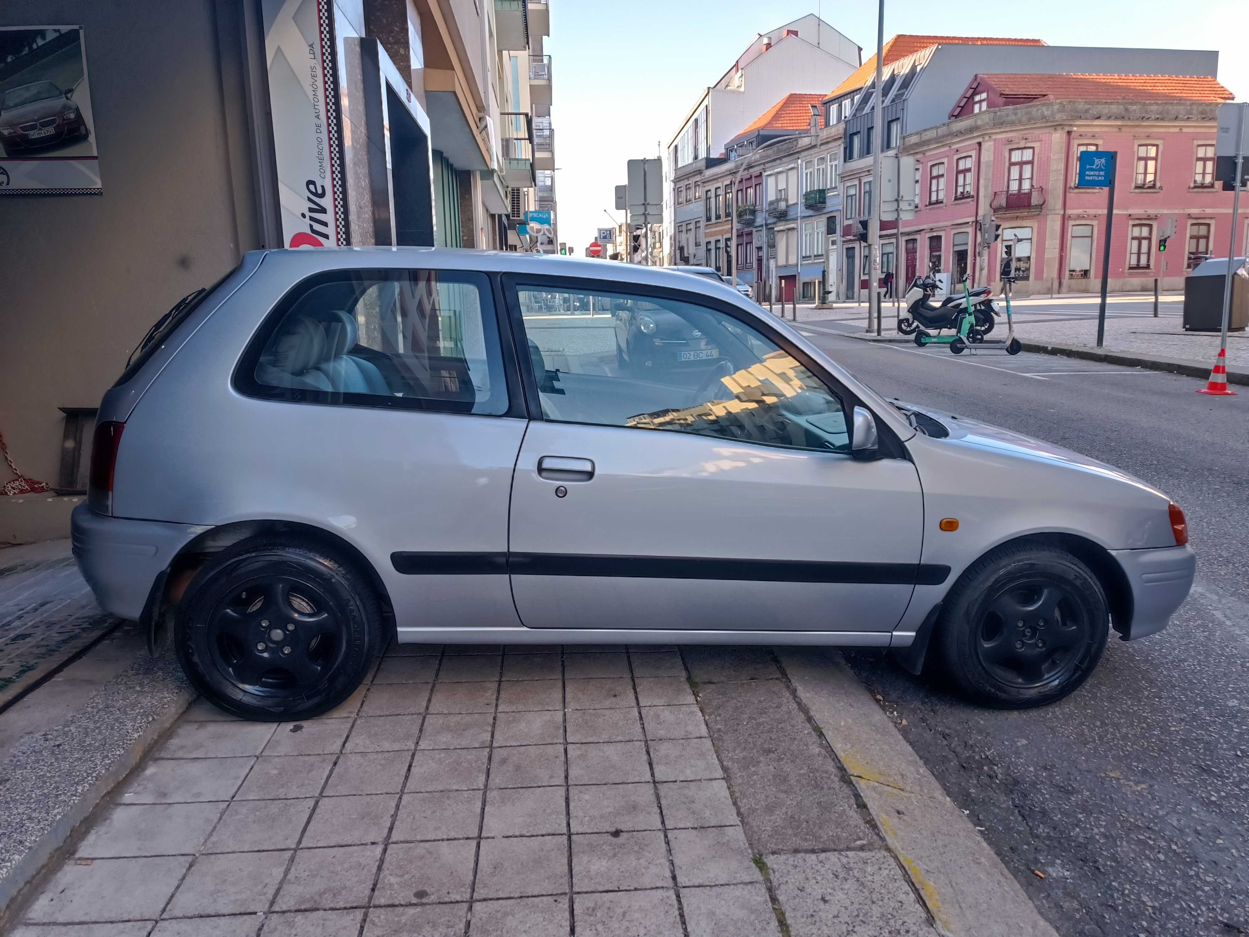 TOYOTA STARLET 1.3i 3 portas