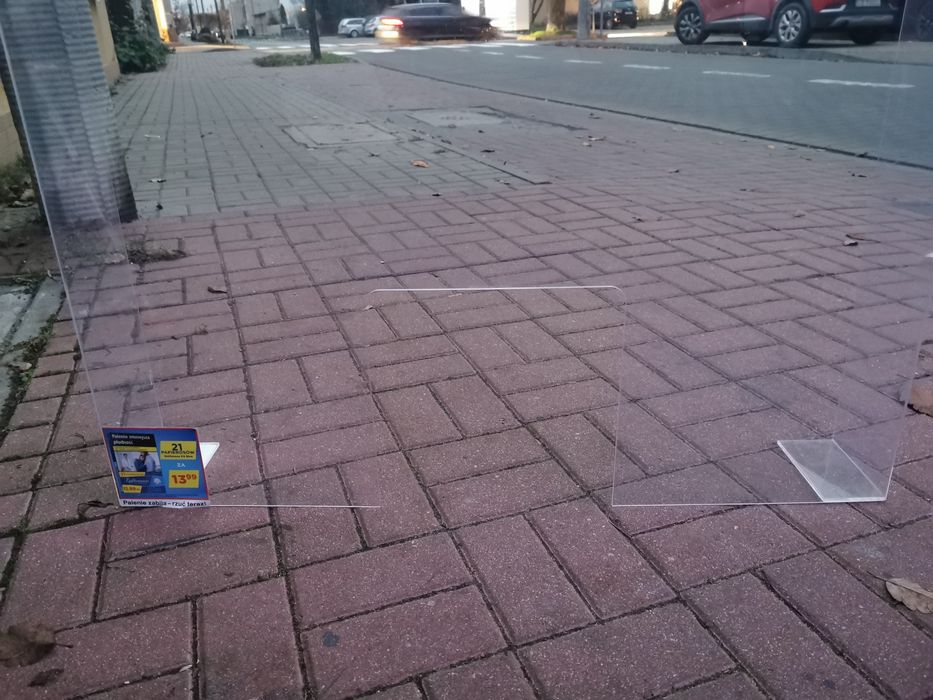 Pleksa ochronna na lade sklepowa