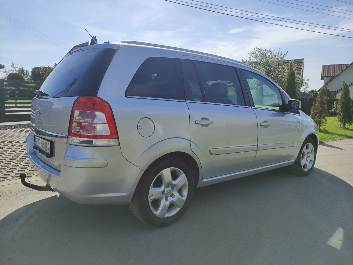 Opel Zafira 1.8 2009R Pół skóra Ksenon Hak 7 os Niski przebieg