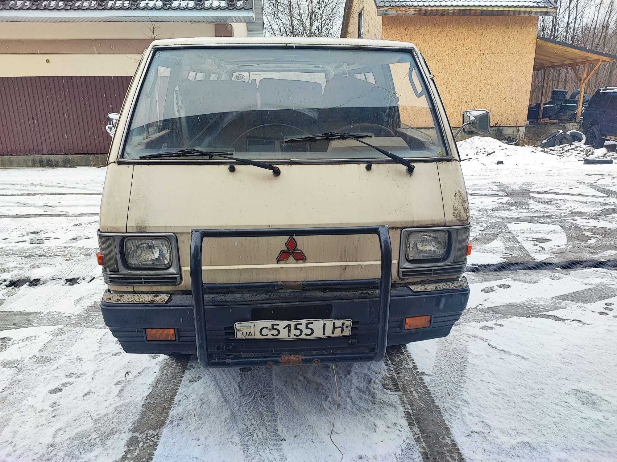 Рамний повнопривідний мікроавтобус mitsubishi L300