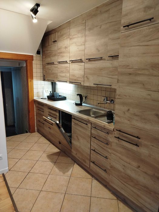 dom w zabudowie szeregowej: 3 pokoje, 2 łazienki, dobra lokalizacja