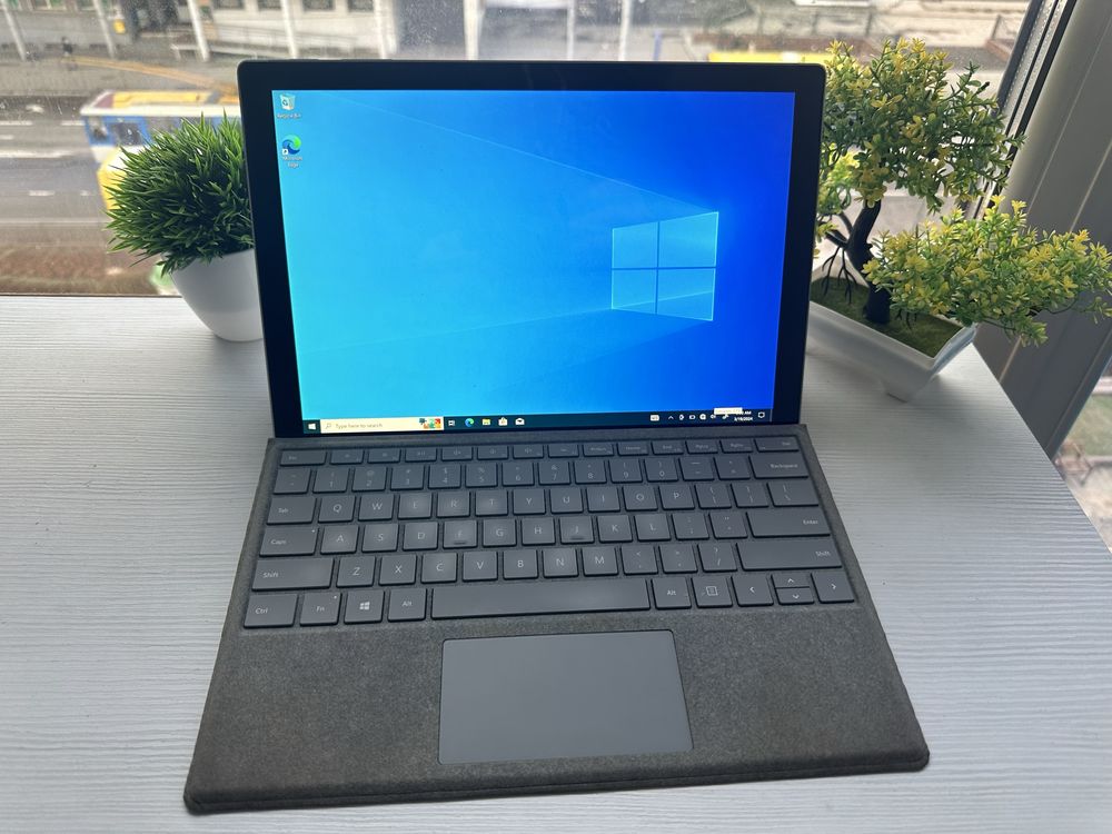 Microsoft Surface pro 5 12.3' 3k 8/256 SSD intel i5 7 Gen !