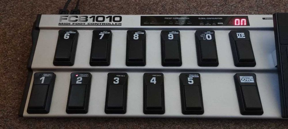 MIDI-футконтролер Behringer FCB1010