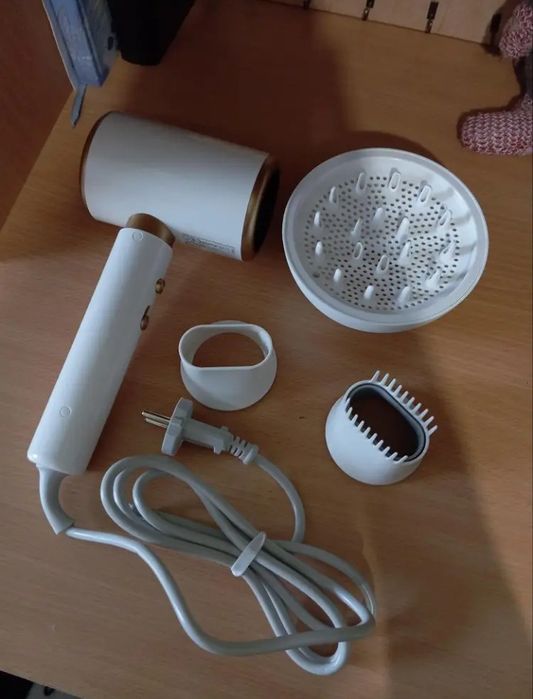 Фен з дифузором та 3 насадками