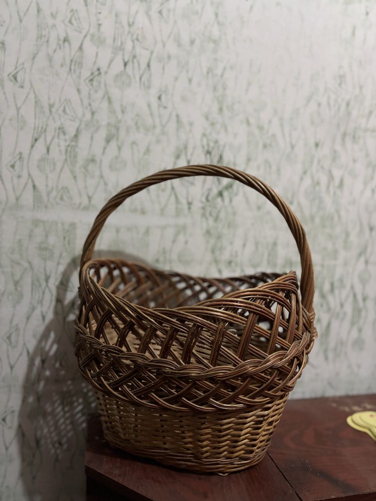 Корзина плетена з лози