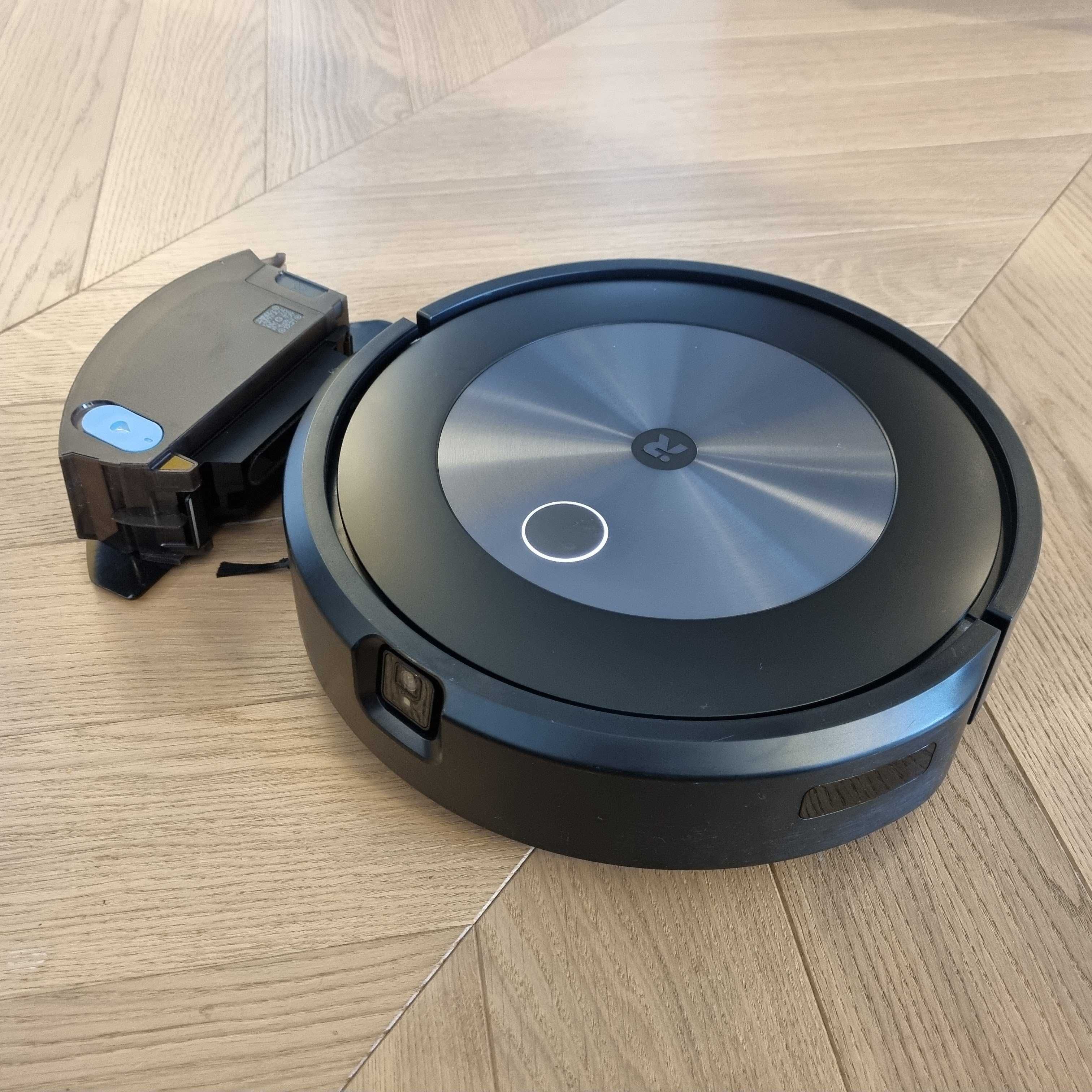 Robot sprzątający IROBOT Roomba Combo J5. Kupiony w lutym 2024