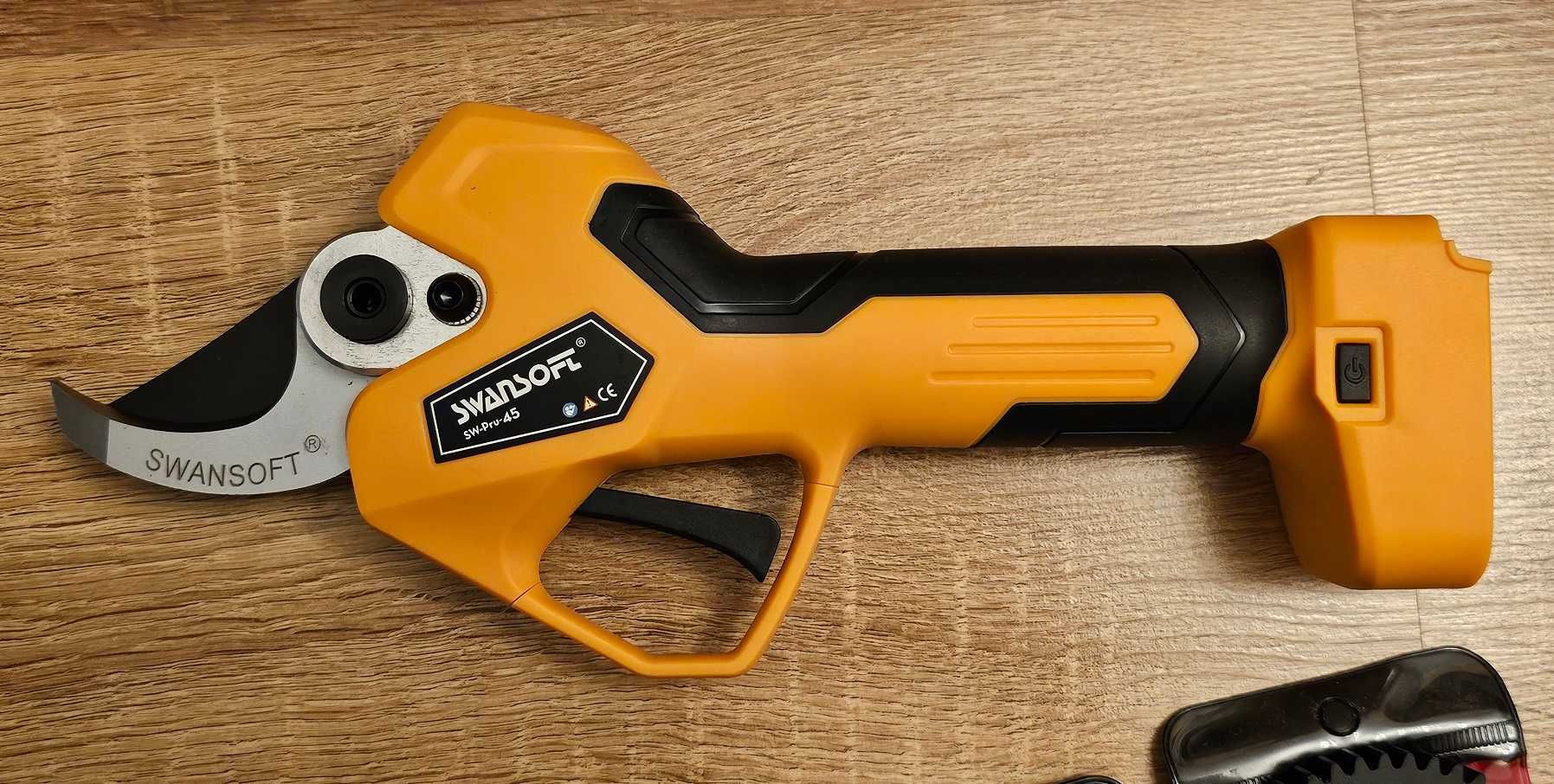Sekator elektryczny akumulatorowy Swansoft PRU-45 2x 4Ah + ostrza