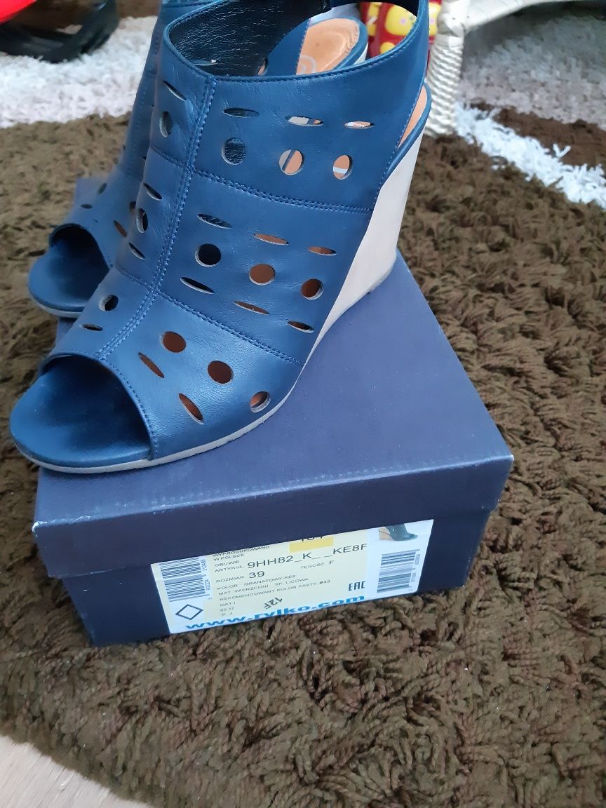 Sprzedam buty sandały na koturnie Ryłko rozm. 39