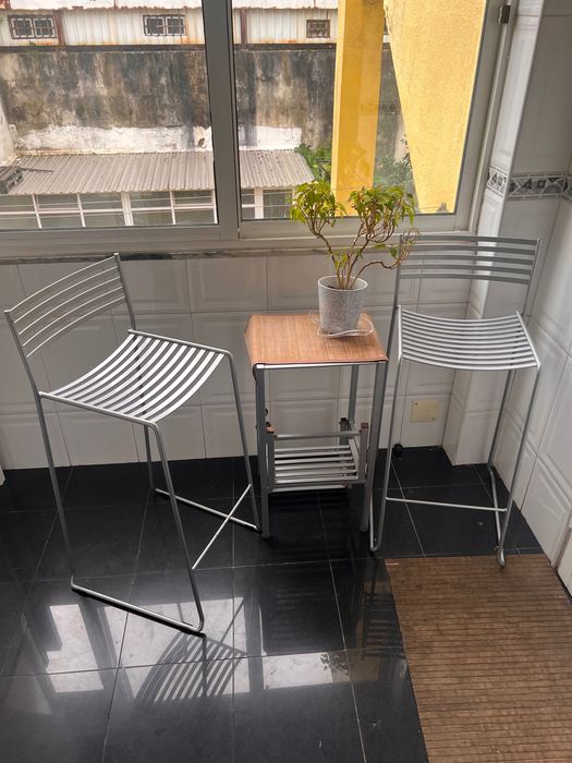 Cadeiras e mesa de jardim