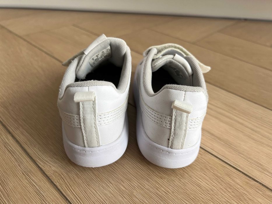 Buty sportowe na rzepy Puma Courtflex v2 białe rozmiar 25