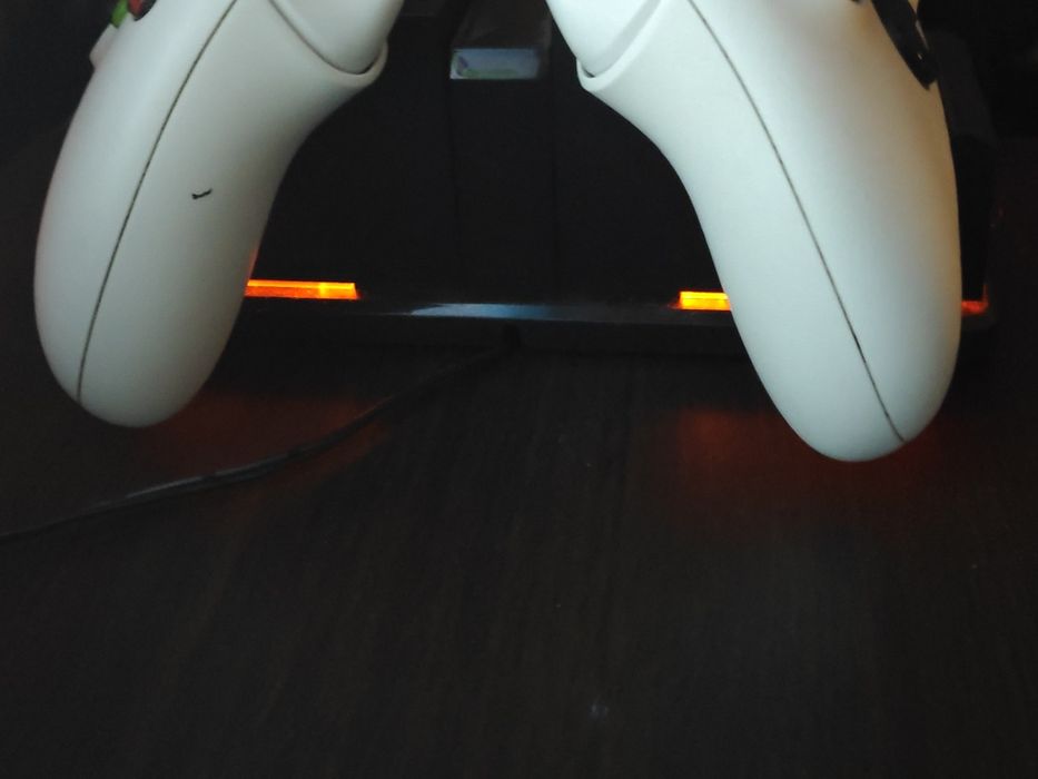 Xbox Series S 512Gb com 2 comandos baterias e carregador.