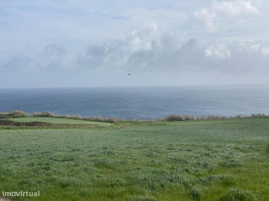Terreno com vista ao norte de São Miguel, nas Figueiras