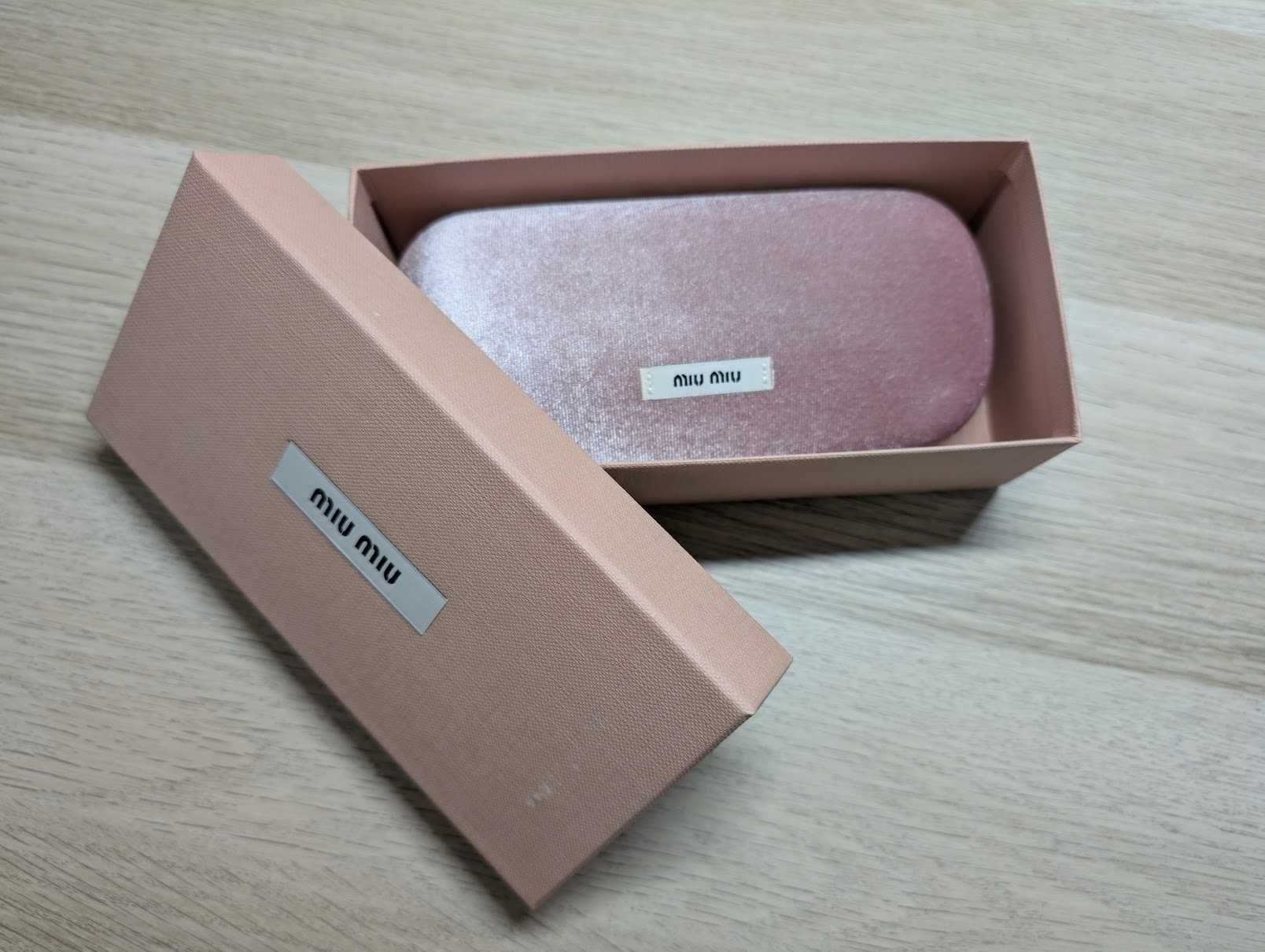 Caixa para óculos da Miu Miu