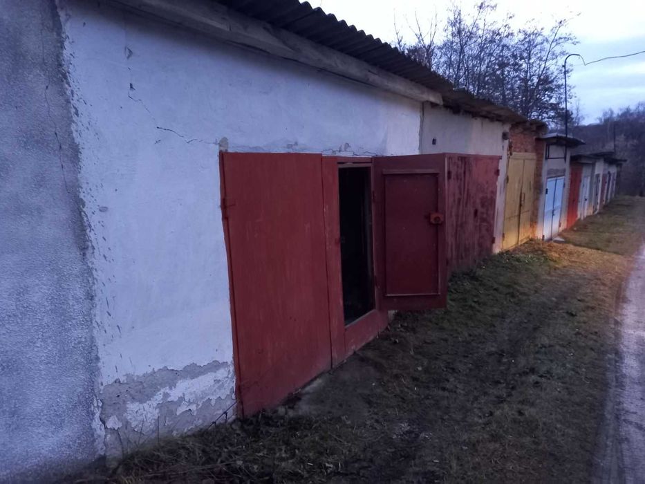 Продається гараж смт.Гусятин