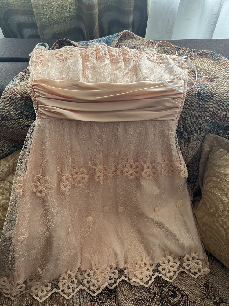 Платье персиковое