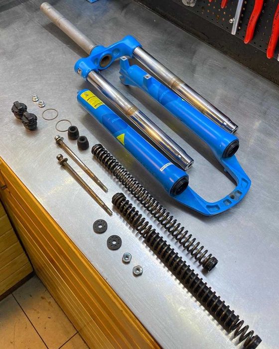 Ремонт велосипедів, спицювання коліс, встановлення електропакетів.