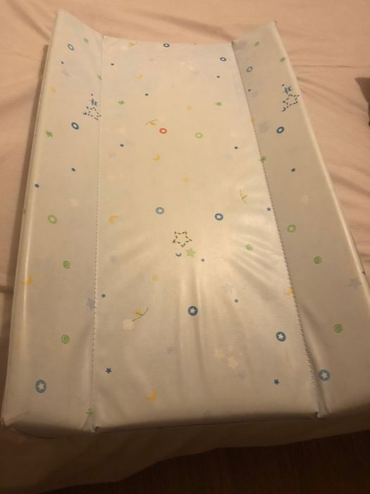 Berço 2 alturas, muda fraldas e cadeira auto janet gravity com redutor