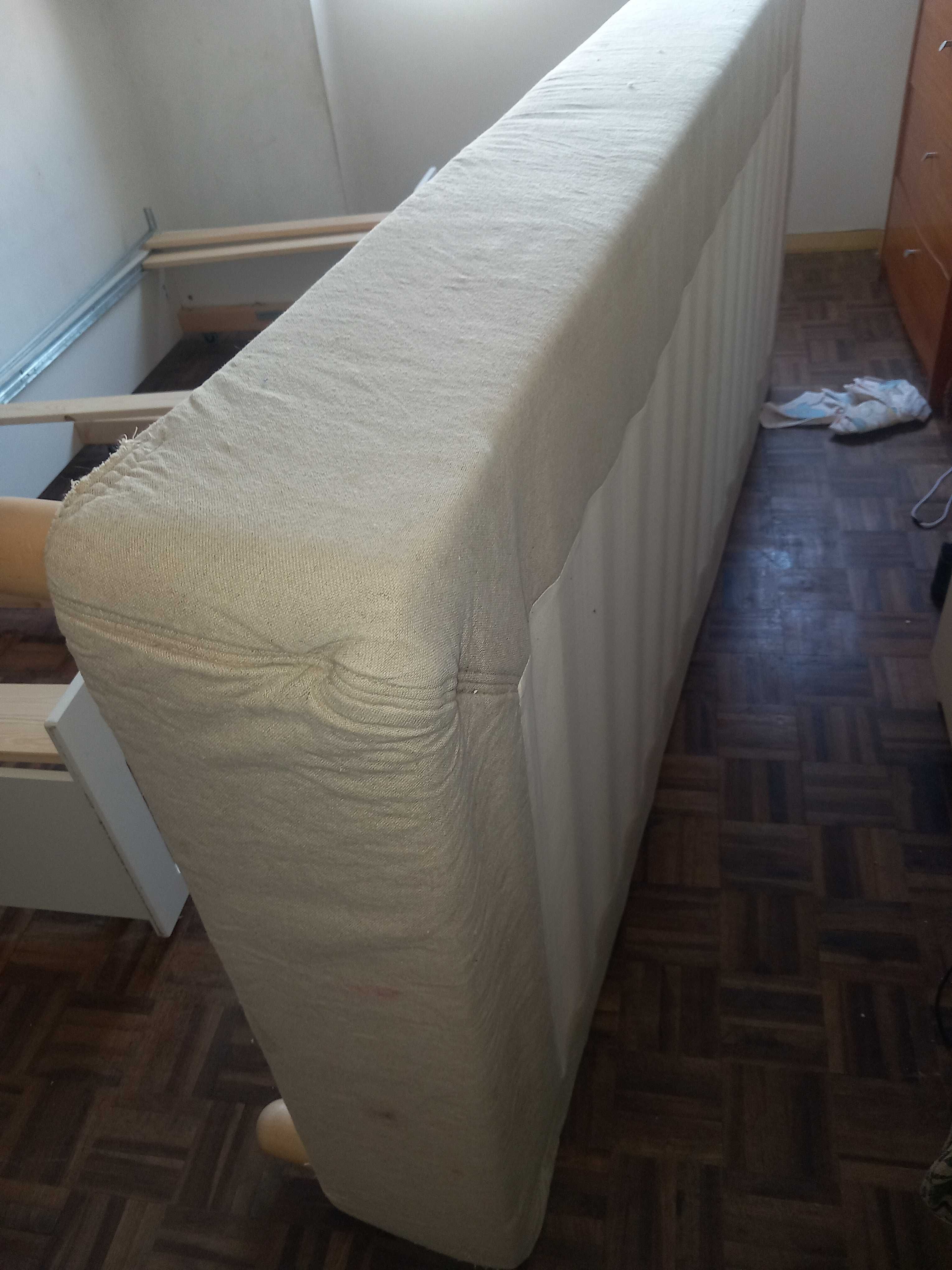 Estrato cama com pés